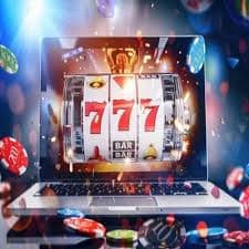 Milbet Sports Mobile App Myanmar ဖုန်းဖြင့် လောင်းကစားနေသောမြင်ကွင်း