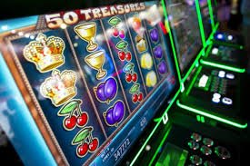 မြန်မာနိုင်ငံ Live Baccarat ကတ်ဂိမ်းကစားနေသောမြင်ကွင်း